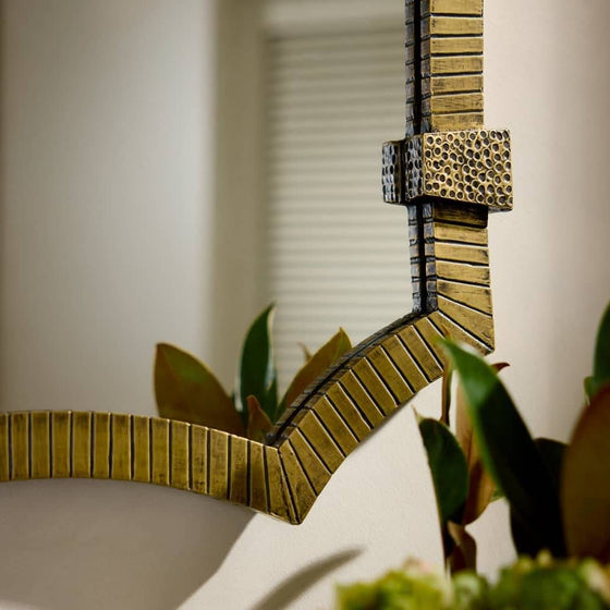 Lora Mirror